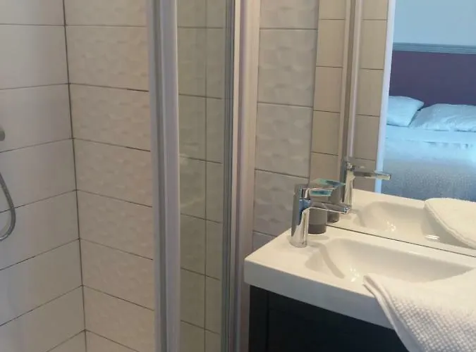 喀巴瑞特酒店 酒店 *